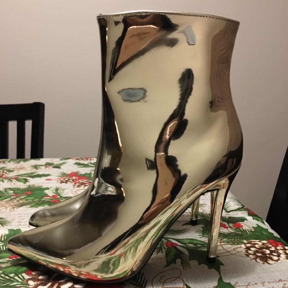 Gold Metallic Stiletto Pumps (Size 6)